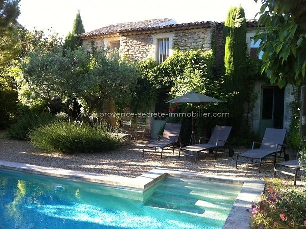 A louer maison de village avec piscine dans Cabrières d'Avignon